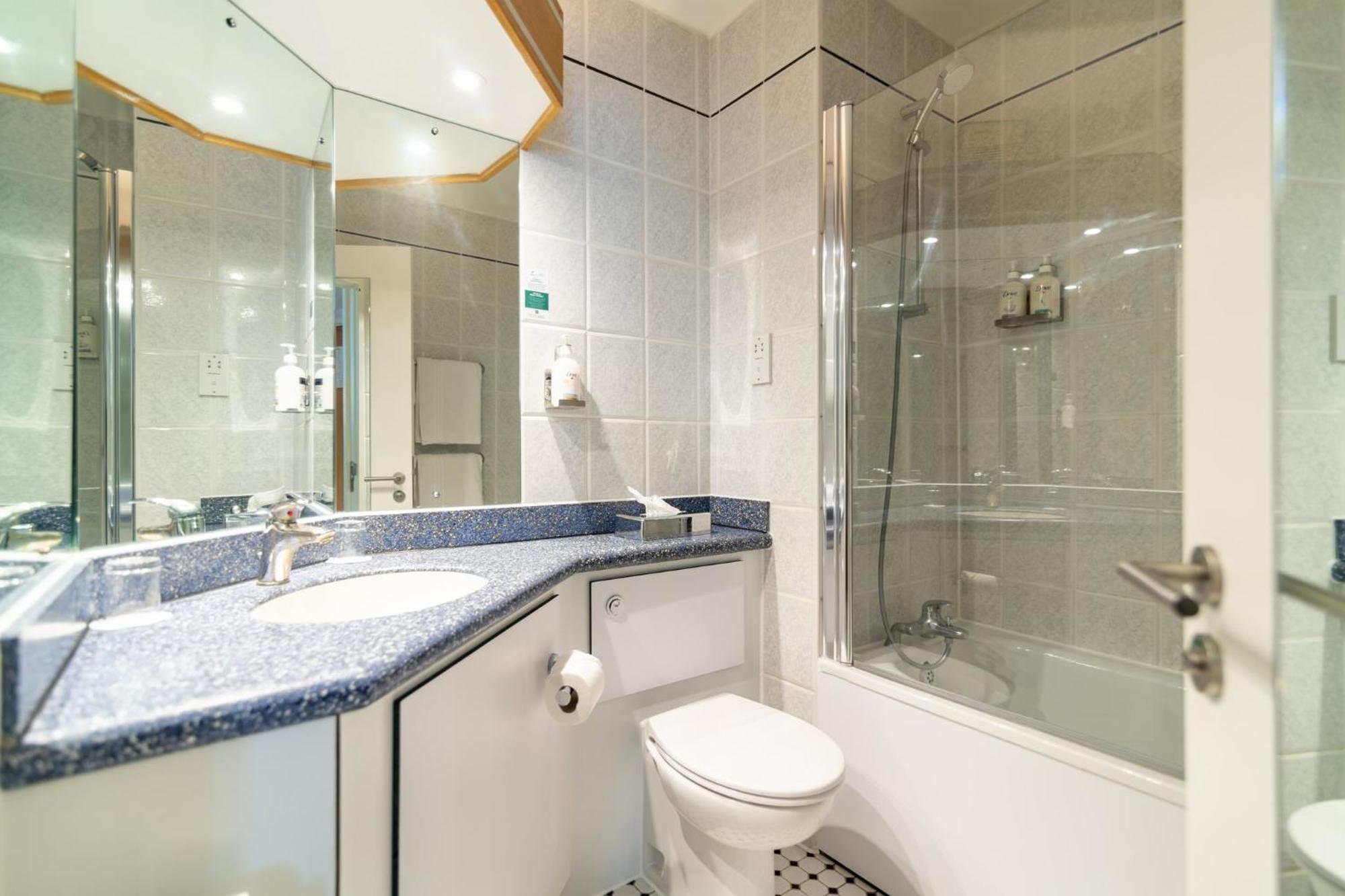 Holiday Inn Ashford - North A20 By Ihg Exteriör bild